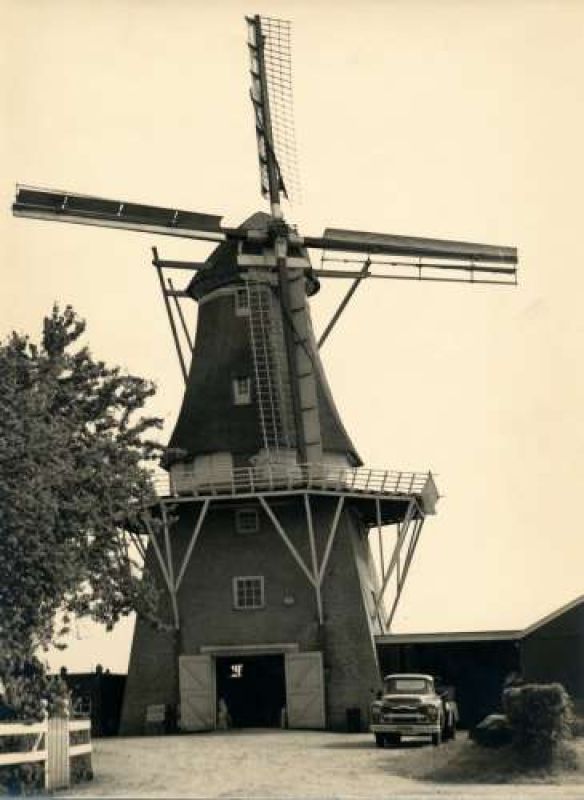 Rijksmonument stellingmolen 'De Vier Winden' te Vragender