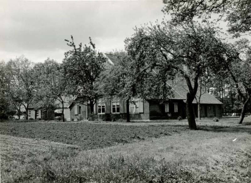 Gemeentelijk monument hallenhuisboerderij met bakhuis Boschlaan 3